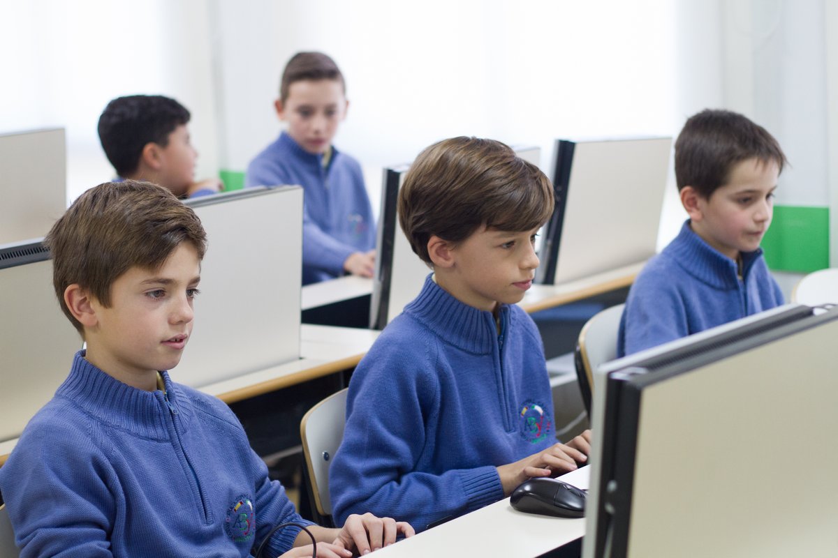 Tecnología Educativa Interactiva En El Aula Bristol School 6830